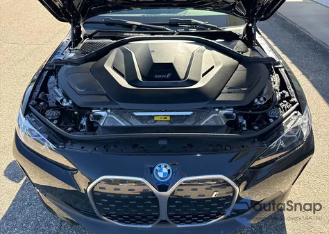 2023 BMW I4 Edrive 40 z USA, uszkodzony, nr VIN WBY73AW01PFP60365